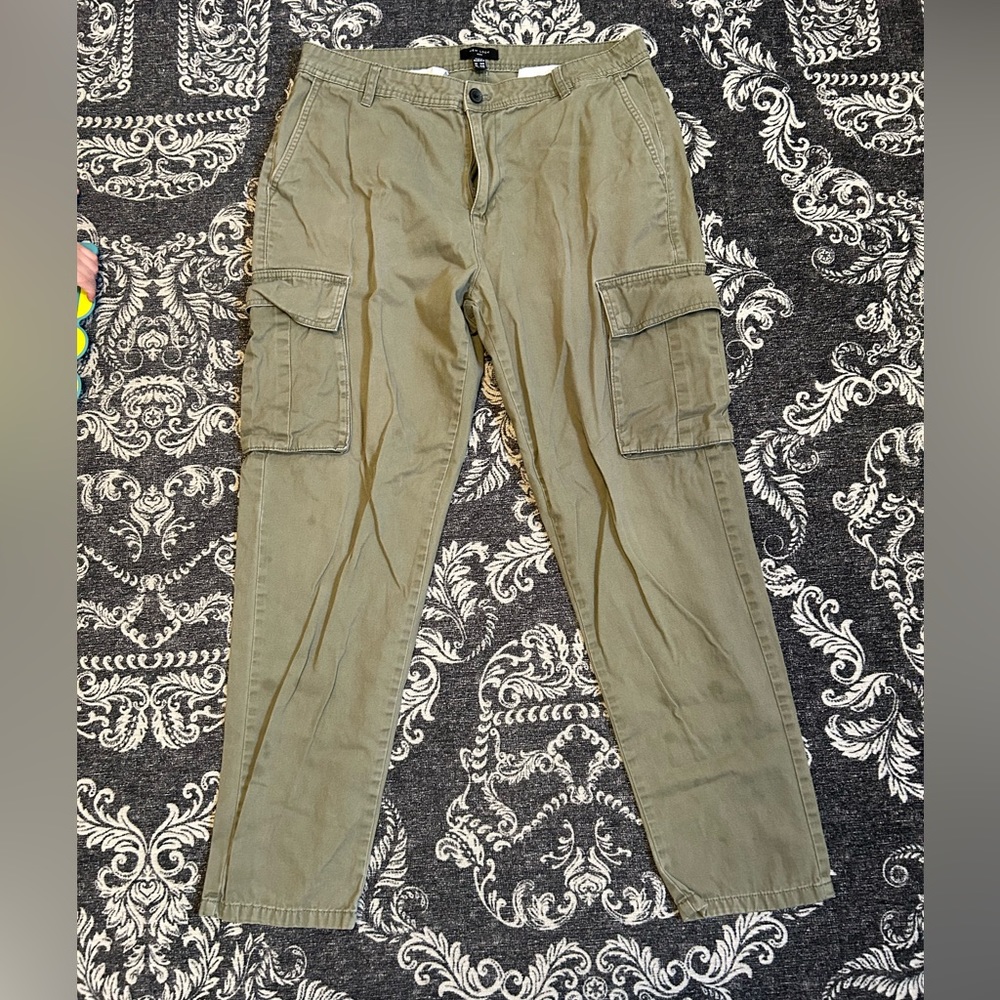 Men’s olive green cargo pants